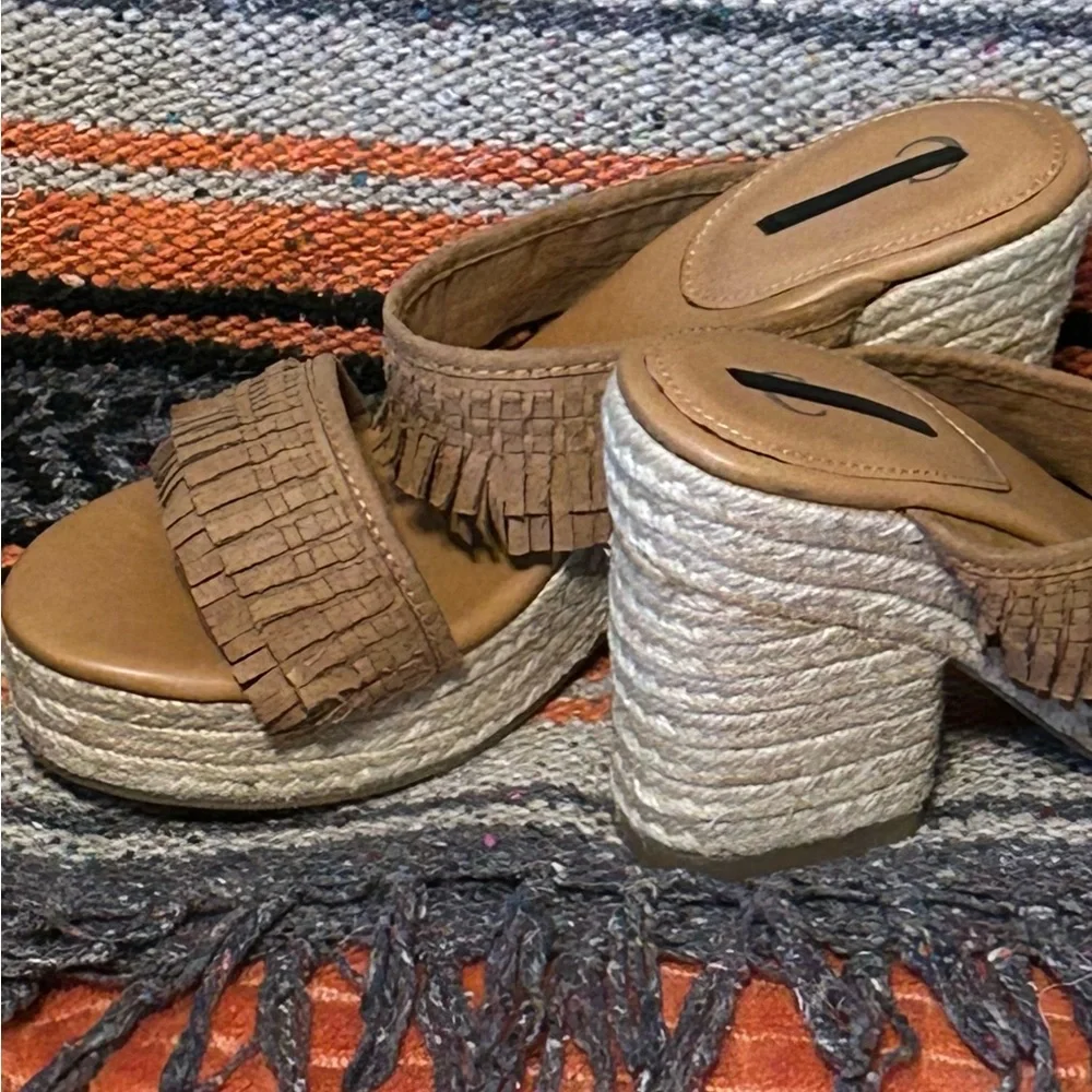 New C EST. 1946 Womens 9 Platform Heel Sandals Tan Shoes With Boho Fringe